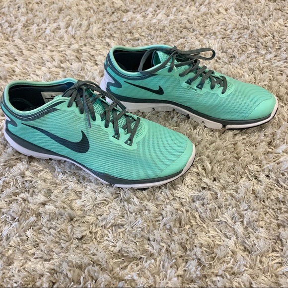 Nike Shoes - Nike Flywire training shoes